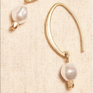 BANANA REPUBLIC PEARL THREADER EARRINGS